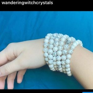 Howlite crystal gemstone bead bracelet